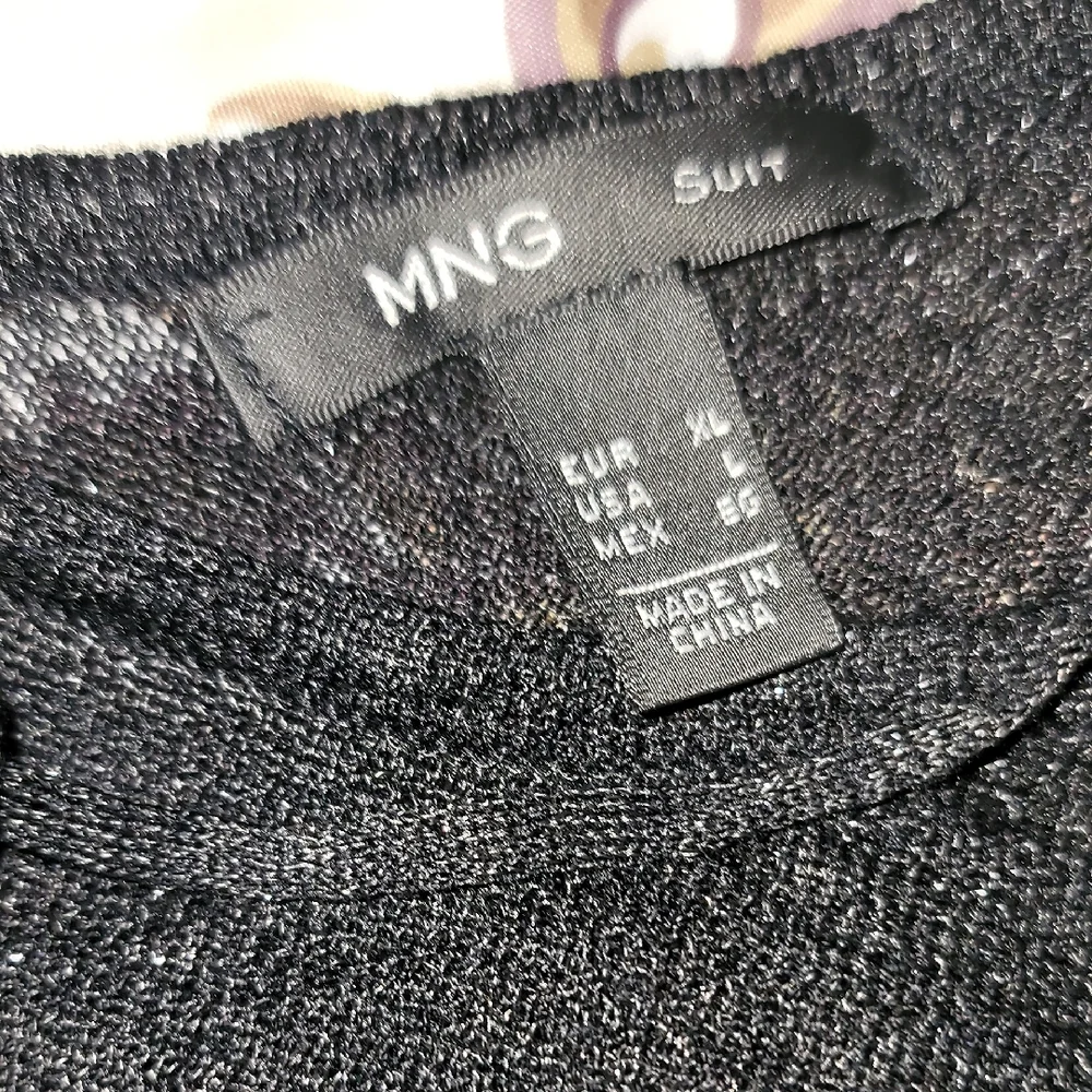 Elegant Black Top with Tie Detail Sz: L